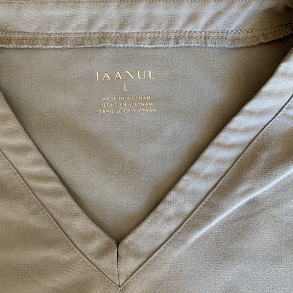 Jaanuu Men's 2-Pocket Tuck-In Scrub Top Gray Large - Picture 4 of 6